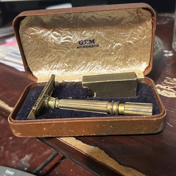 Retro - Picture 4 of 4